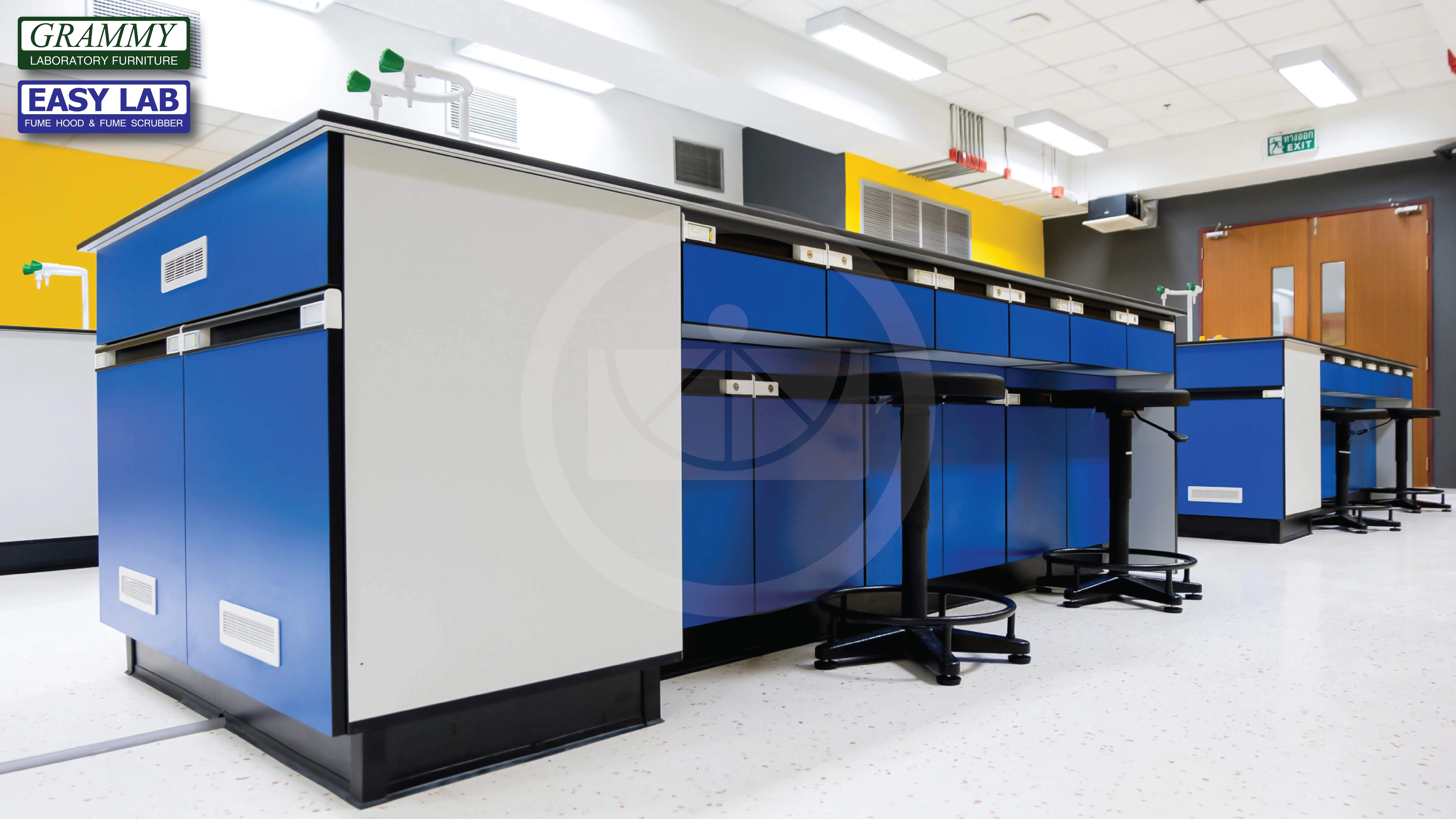 ติดตั้งโต๊ะปฏิบัติการ GRAMMY & ตู้ดูดควัน EASY LAB